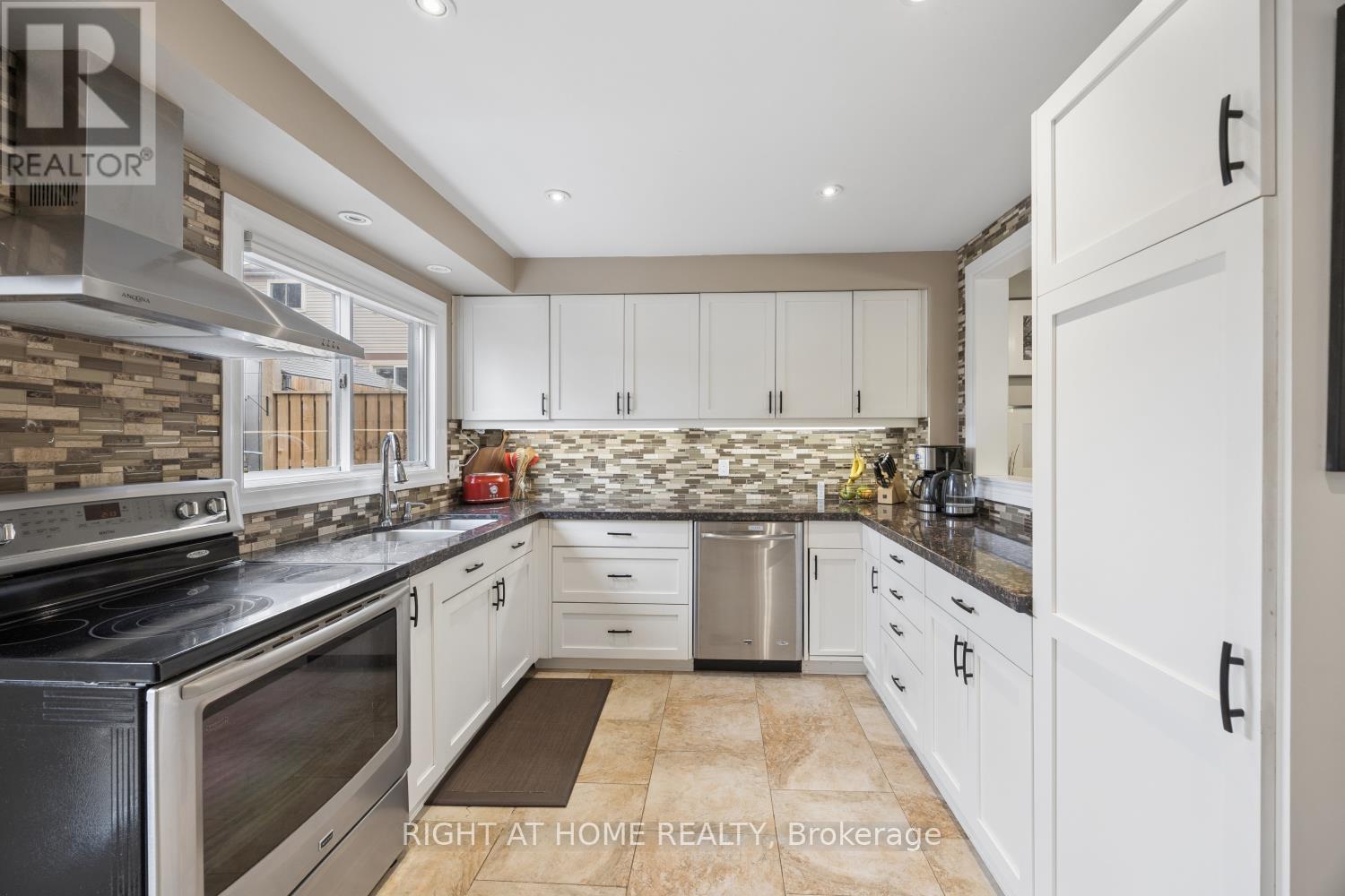 953 Southridge Street, Oshawa, Ontario  L1H 8A4 - Photo 9 - E12917780