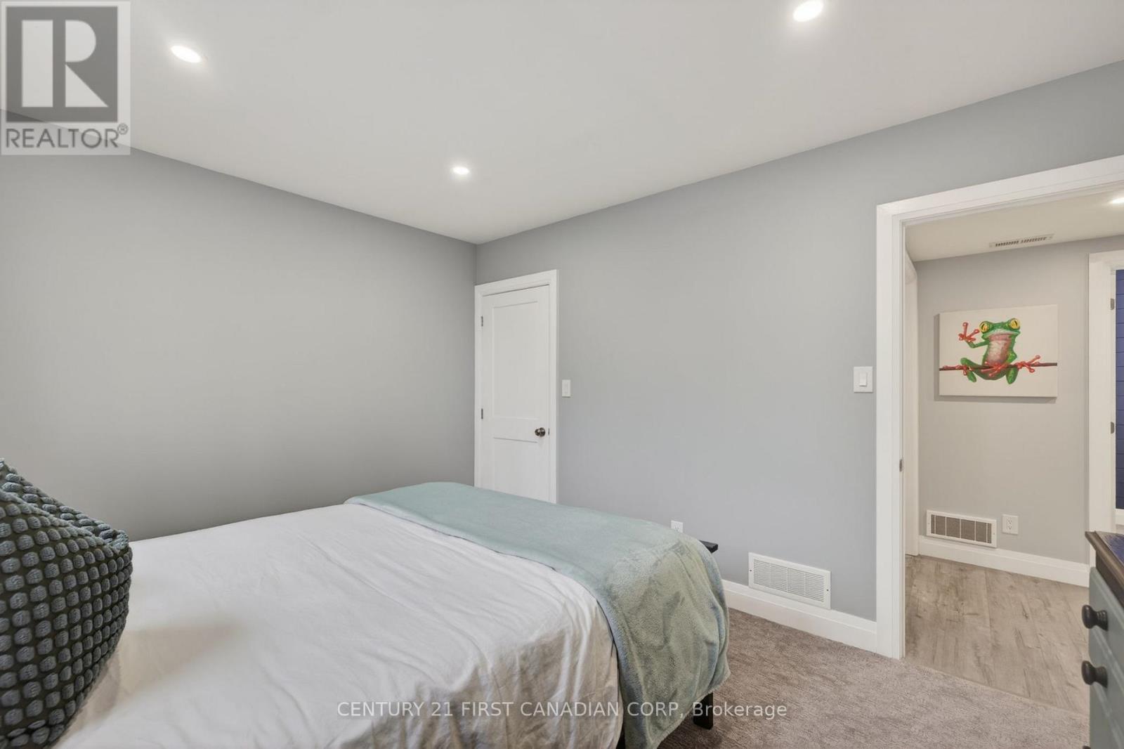 496 Chiddington Avenue, London South (South R), Ontario  N6C 2W2 - Photo 36 - X12917820