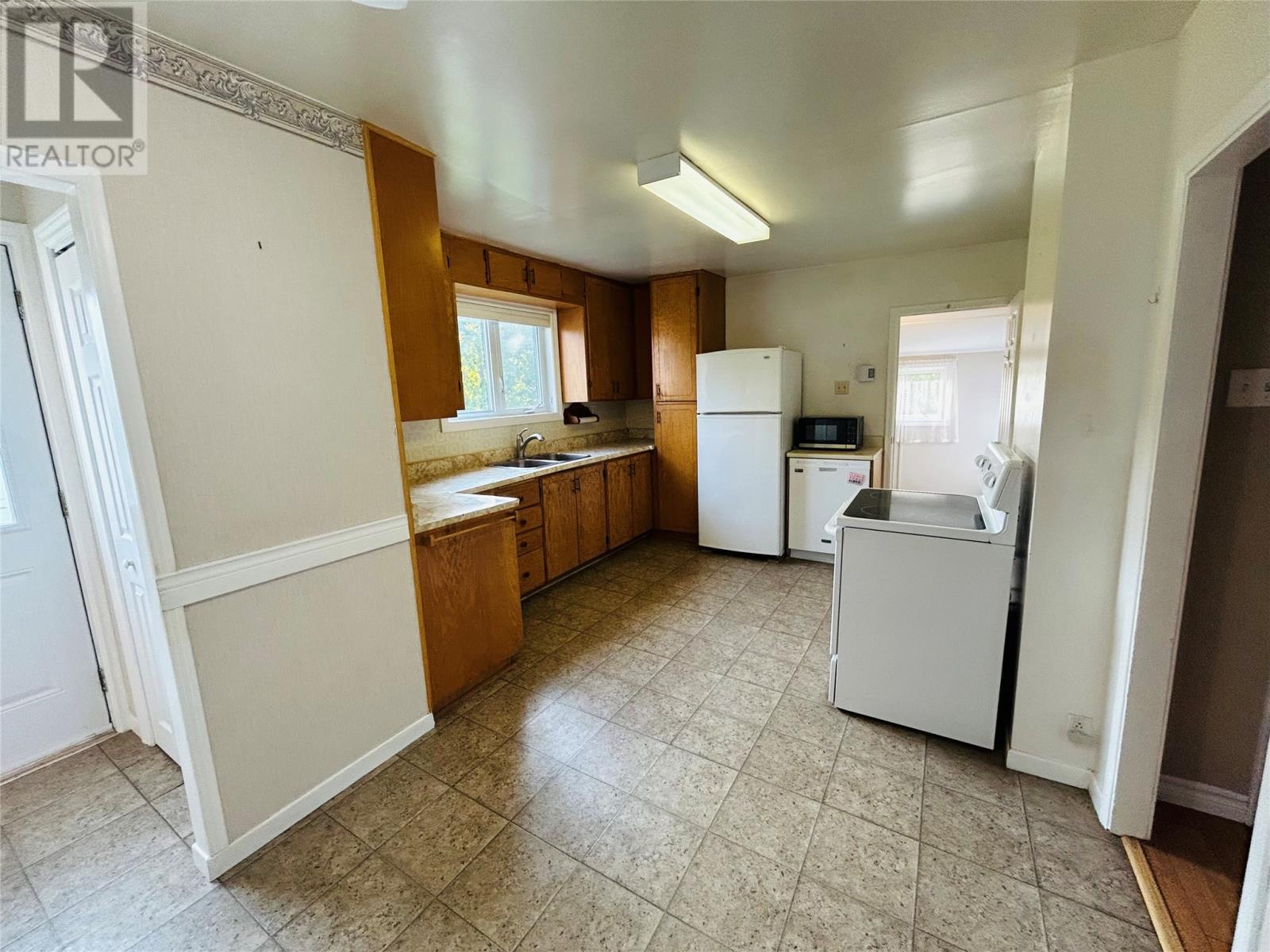 20 Circular Road, Botwood, Newfoundland & Labrador  A0H 1E0 - Photo 6 - 1295490