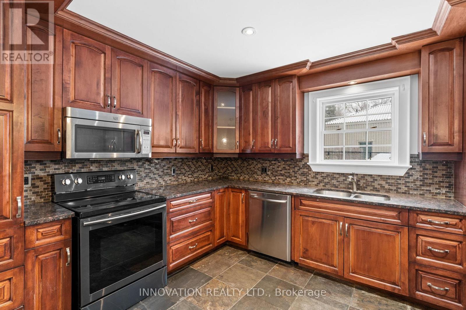 348 Donald B. Munro Drive, Ottawa, Ontario  K0A 1L0 - Photo 8 - X12917792