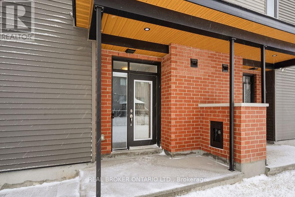 631 Corporal Private, Ottawa, Ontario  K1X 0M7 - Photo 4 - X12917828