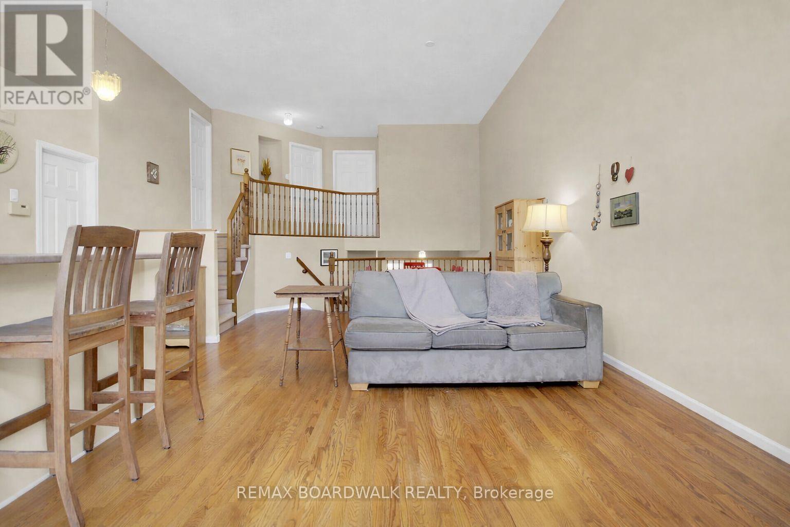 5 Maple Park Private, Ottawa, Ontario  K1T 4A6 - Photo 11 - X12917830