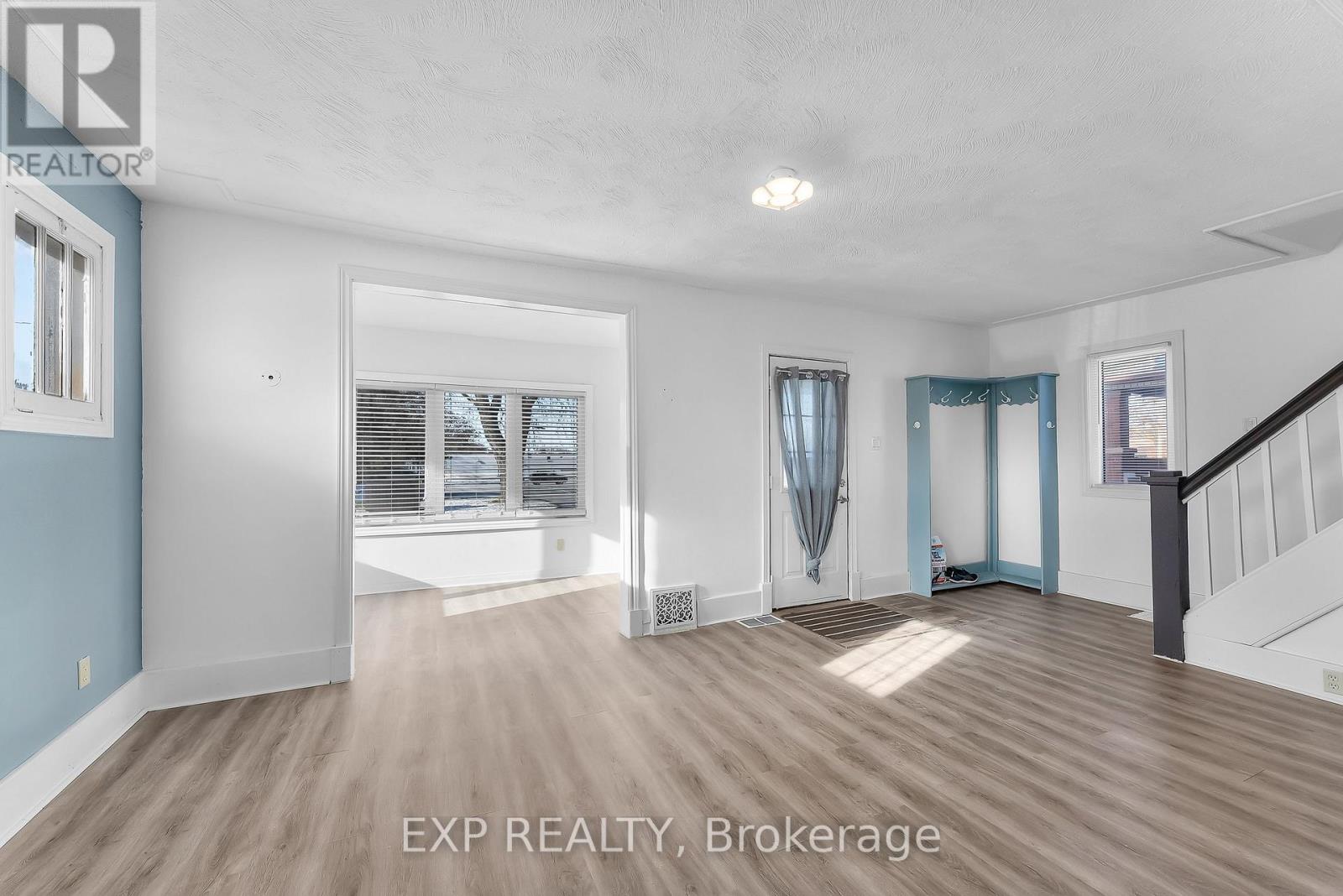 5932 Carlton Avenue, Niagara Falls, Ontario  L2G 5J5 - Photo 4 - X12917832