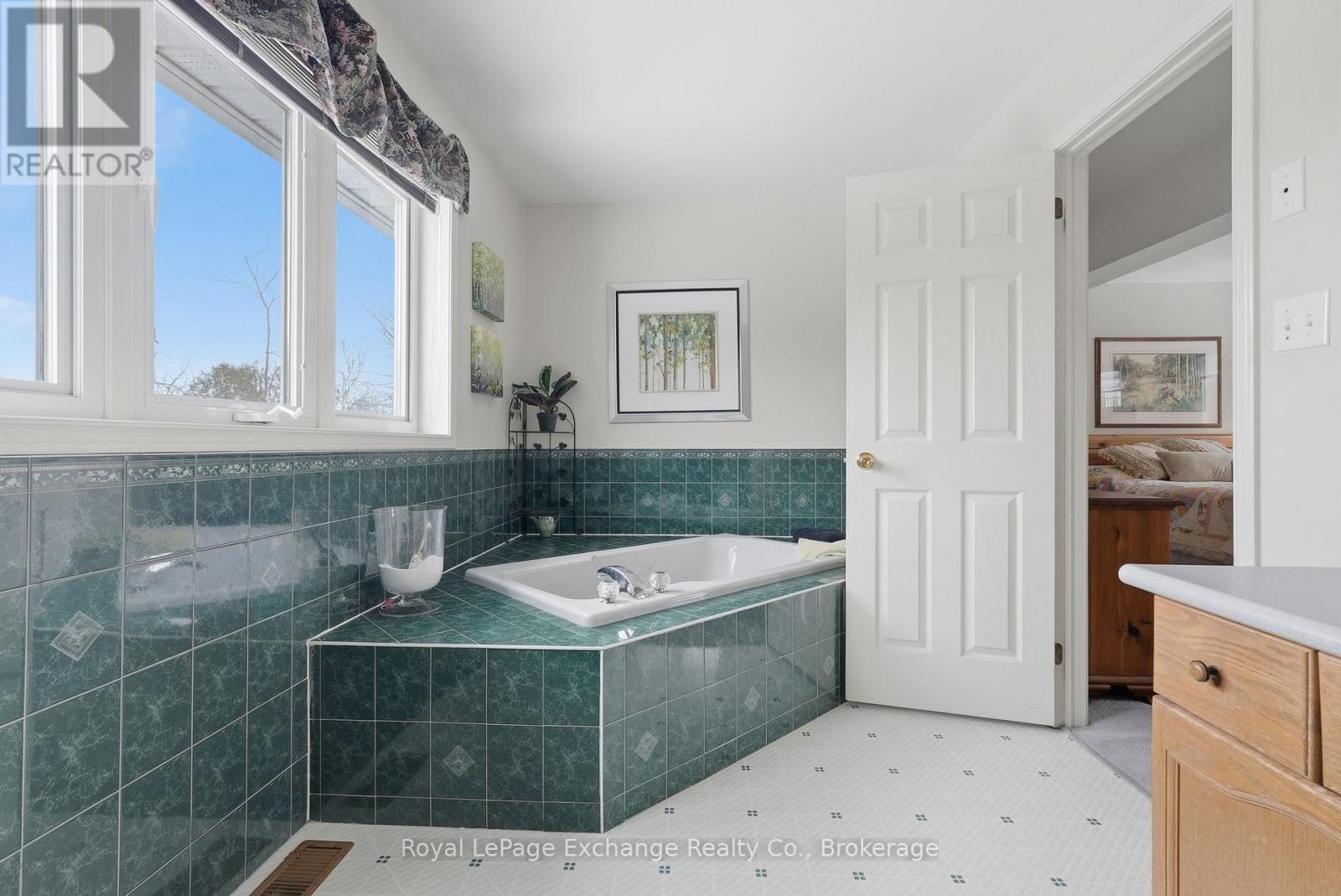 7 Craig Drive, Kincardine, Ontario  N2Z 2X6 - Photo 34 - X12917786