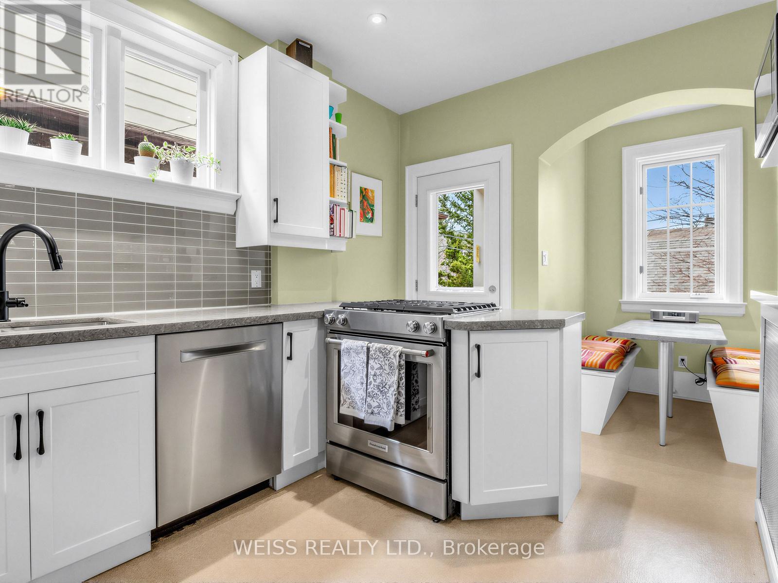 42 Crang Avenue, Toronto, Ontario  M6E 2Z9 - Photo 15 - C12917812