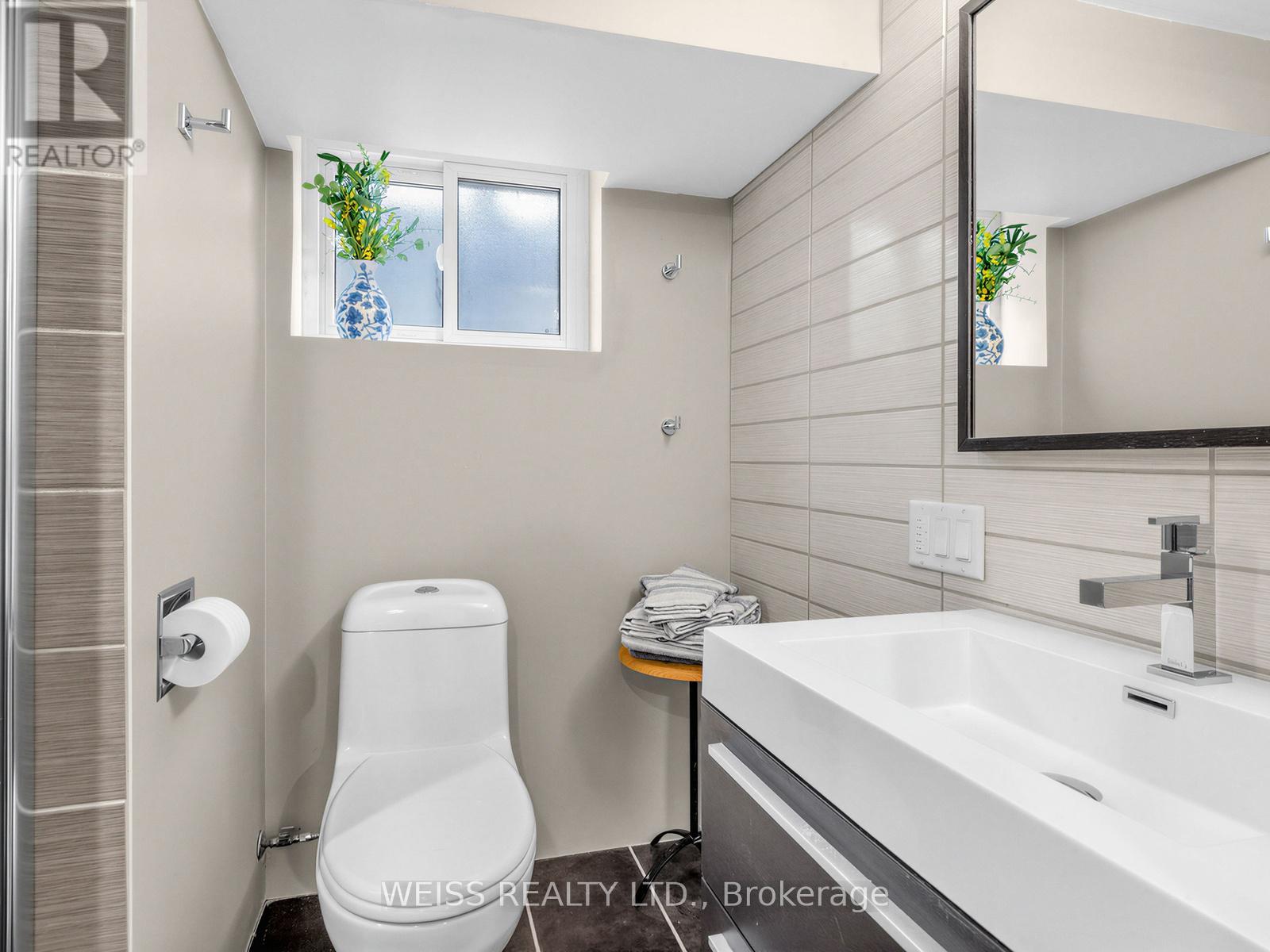 42 Crang Avenue, Toronto, Ontario  M6E 2Z9 - Photo 34 - C12917812