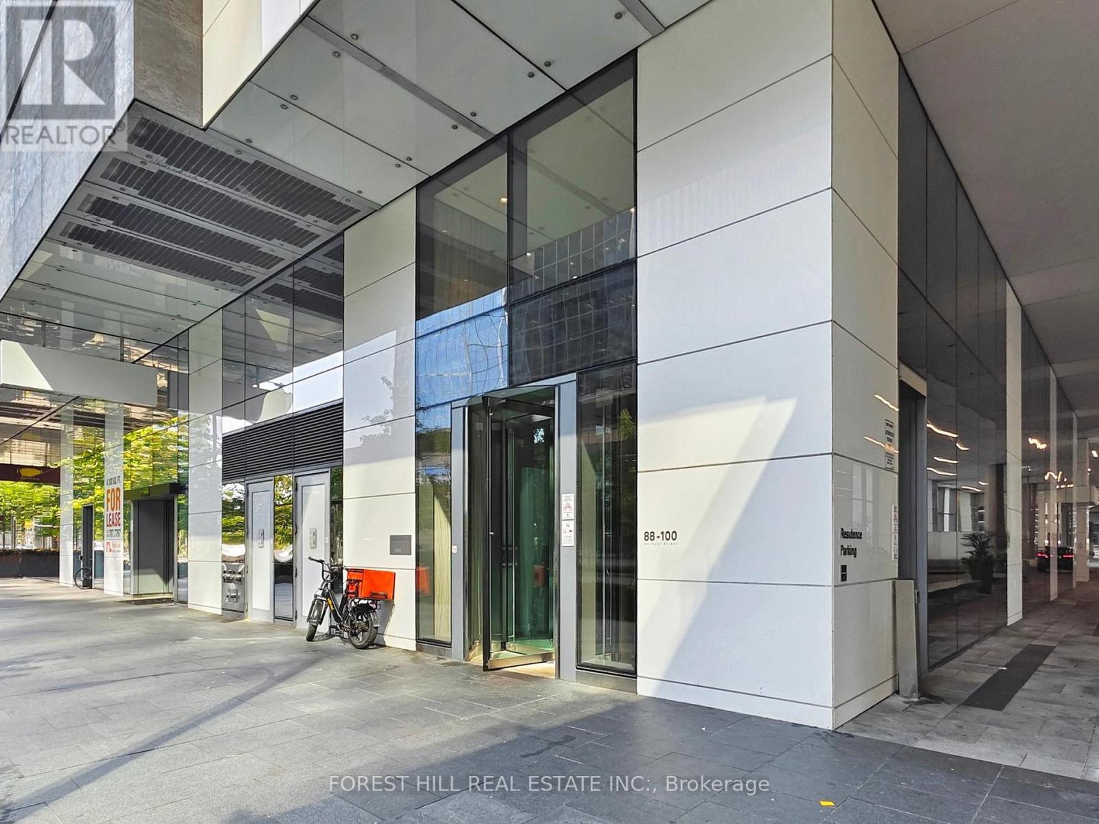 2208 - 100 Harbour Street, Toronto, Ontario  M5J 0B5 - Photo 2 - C12917854