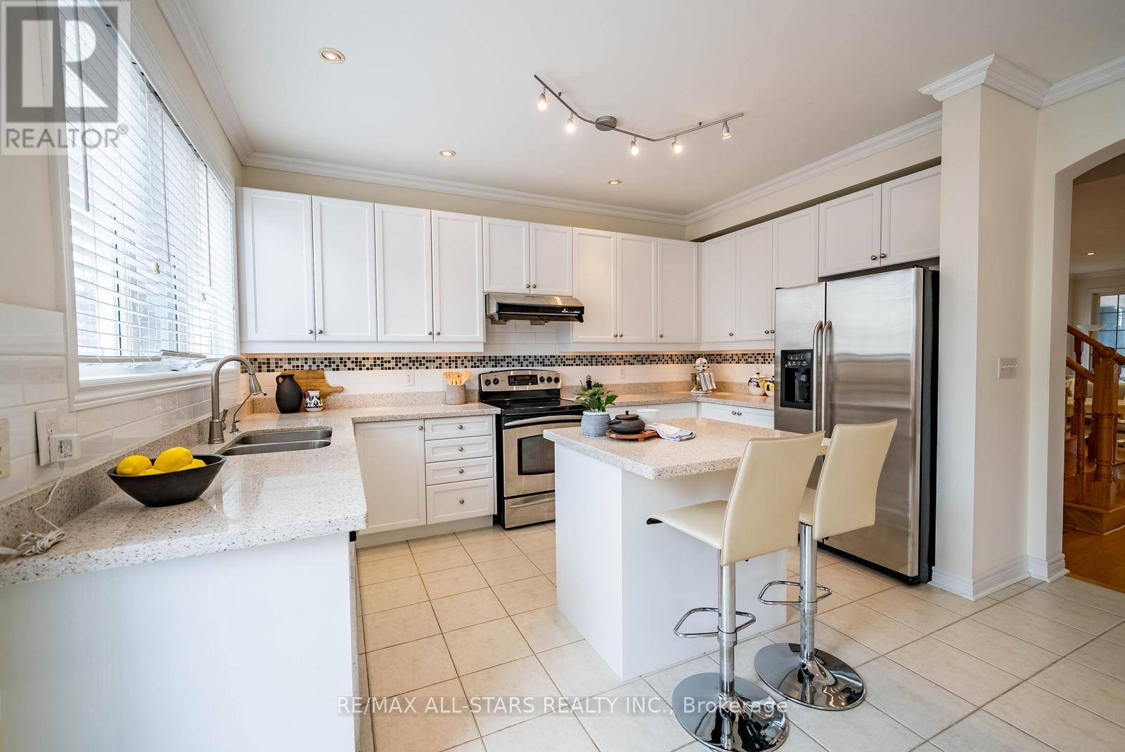 51 Waite Crescent, Whitchurch-Stouffville, Ontario  L4A 0B8 - Photo 12 - N12917794