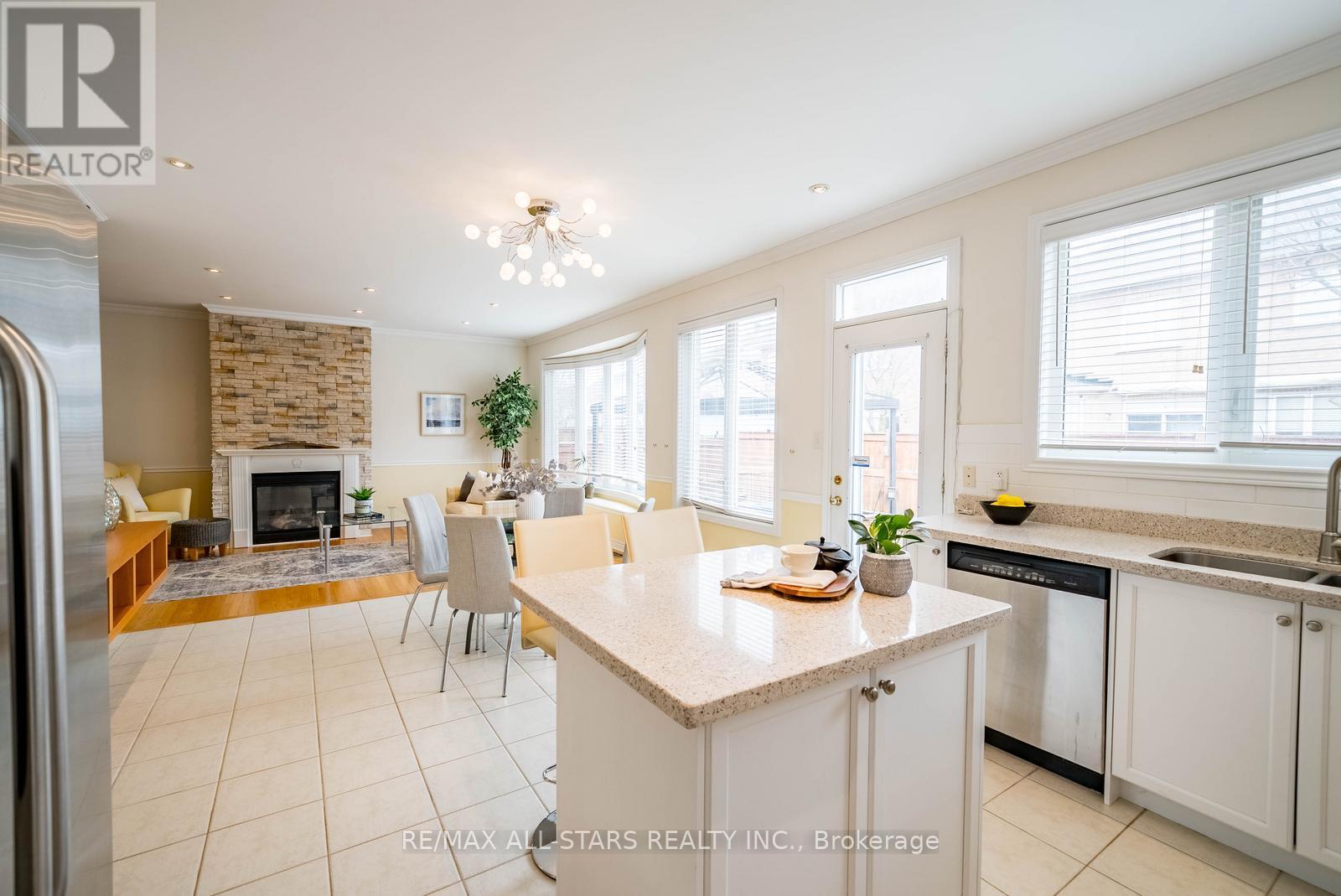 51 Waite Crescent, Whitchurch-Stouffville, Ontario  L4A 0B8 - Photo 14 - N12917794