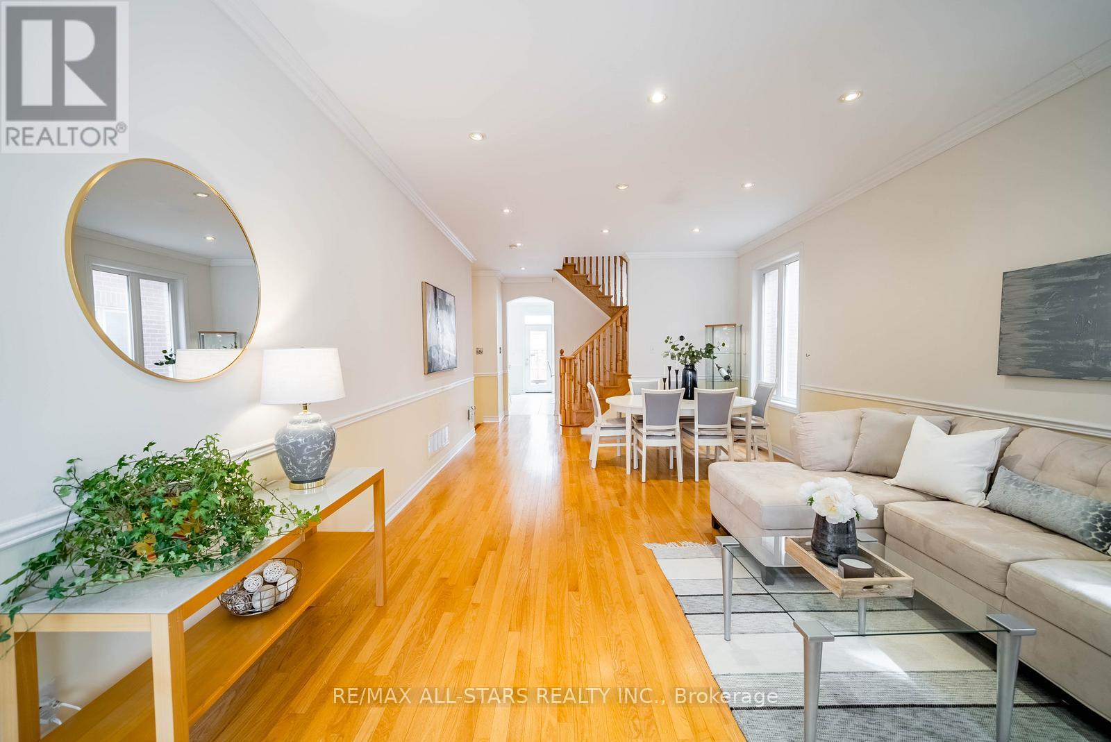 51 Waite Crescent, Whitchurch-Stouffville, Ontario  L4A 0B8 - Photo 7 - N12917794