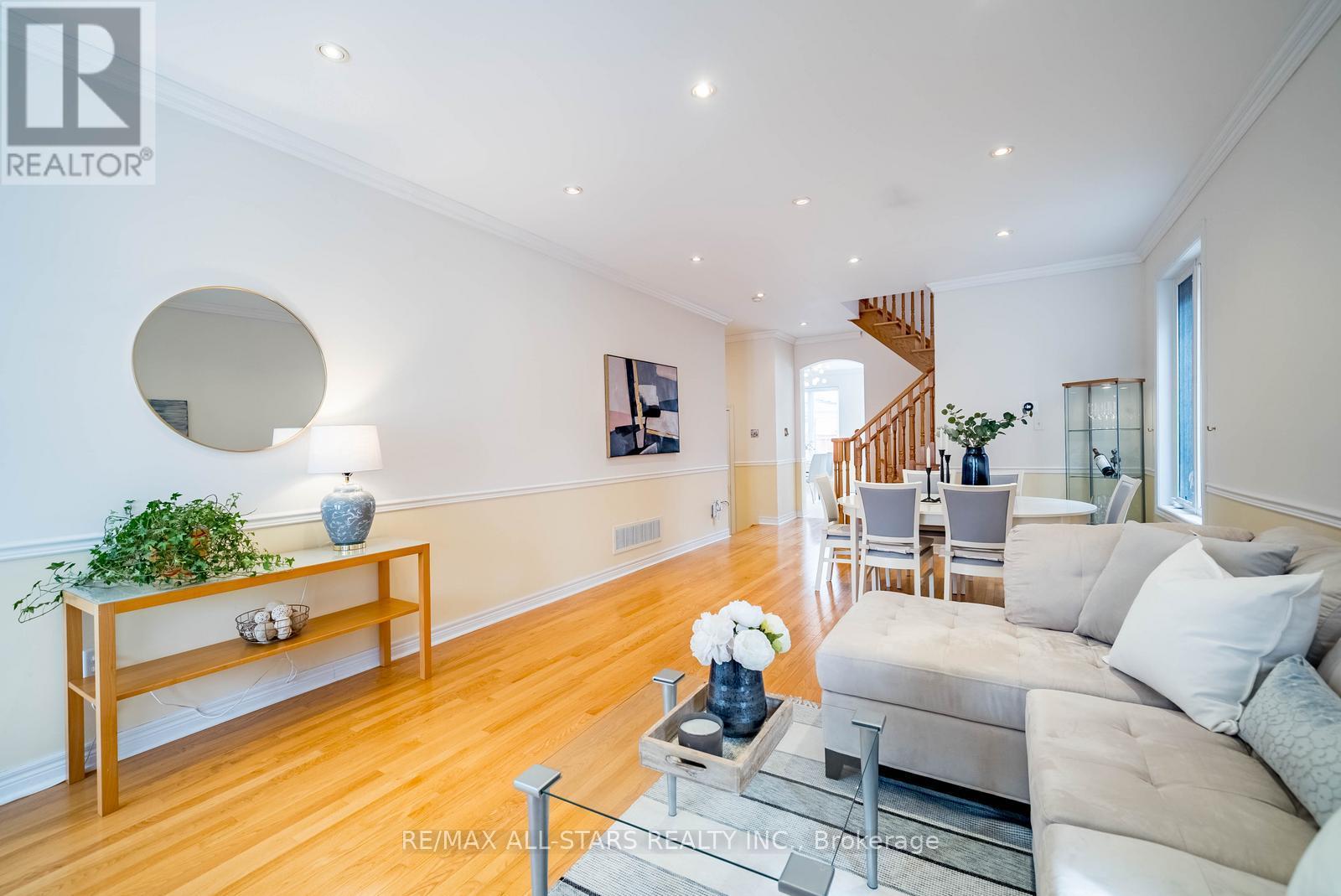 51 Waite Crescent, Whitchurch-Stouffville, Ontario  L4A 0B8 - Photo 9 - N12917794