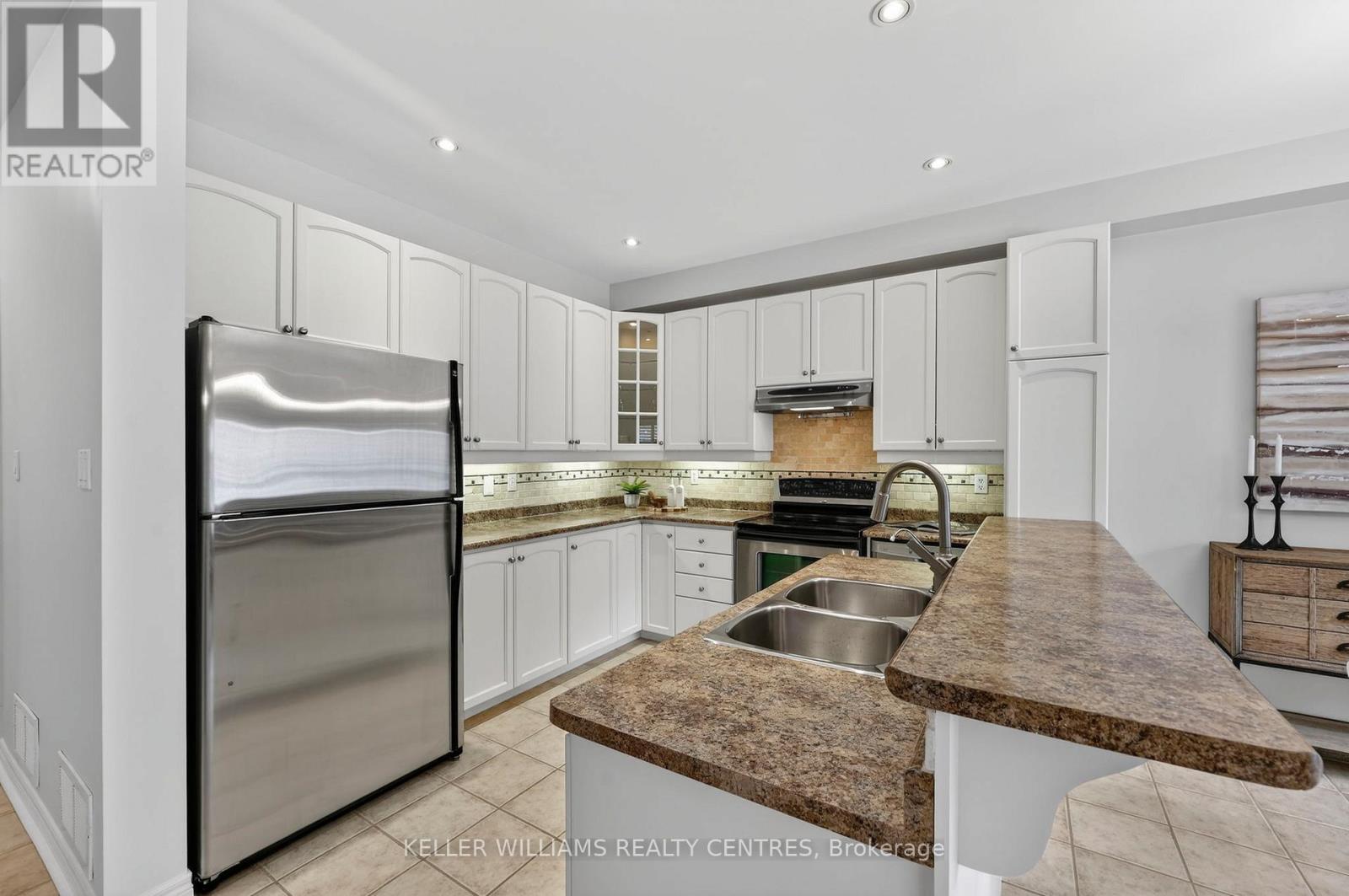 137 Woodbury Crescent, Newmarket, Ontario  L3X 2S5 - Photo 13 - N12917800