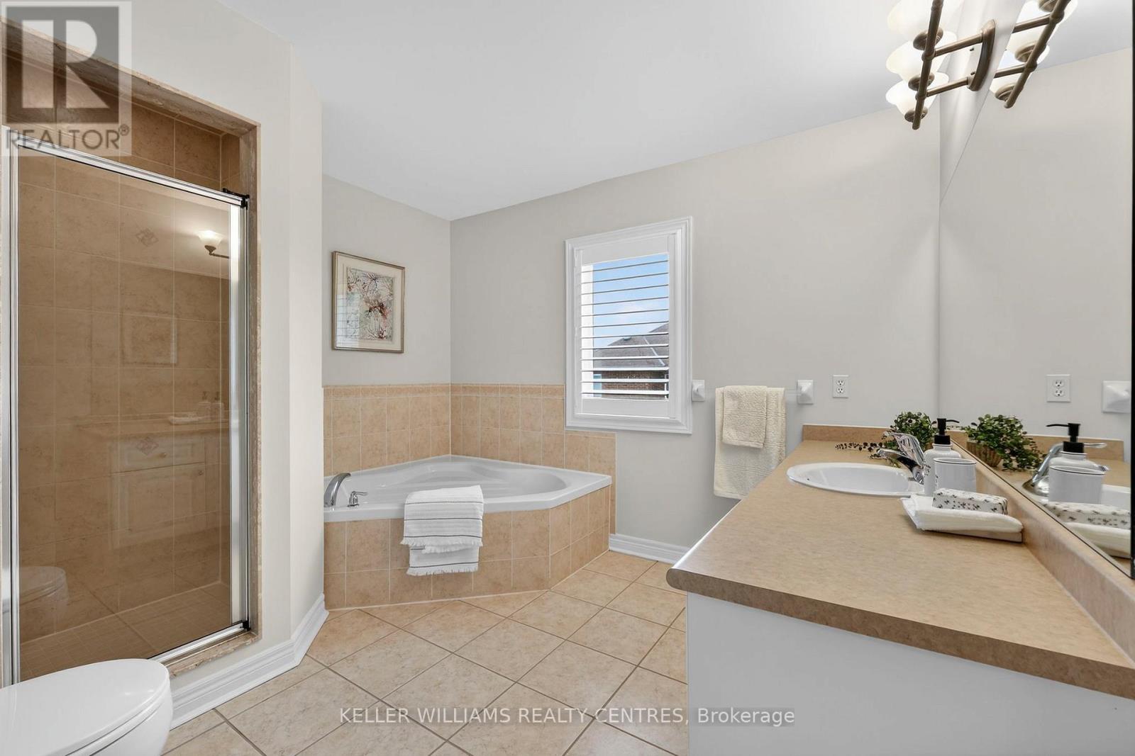 137 Woodbury Crescent, Newmarket, Ontario  L3X 2S5 - Photo 33 - N12917800