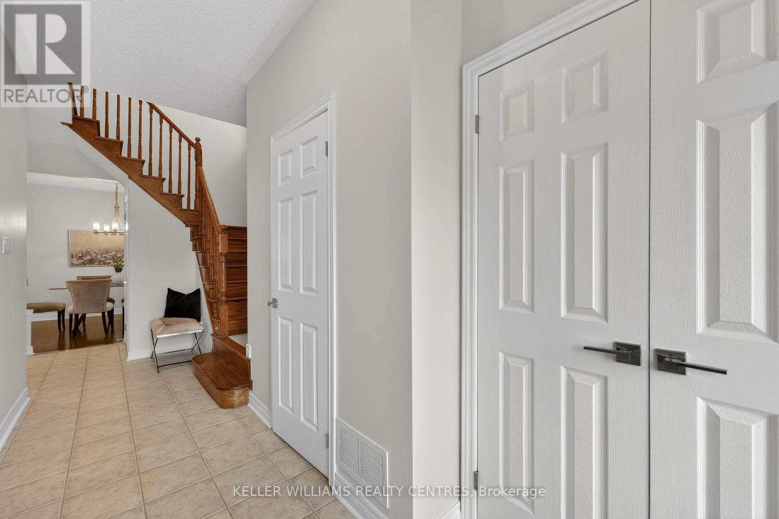 137 Woodbury Crescent, Newmarket, Ontario  L3X 2S5 - Photo 7 - N12917800