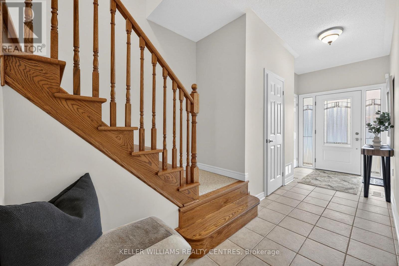 137 Woodbury Crescent, Newmarket, Ontario  L3X 2S5 - Photo 8 - N12917800