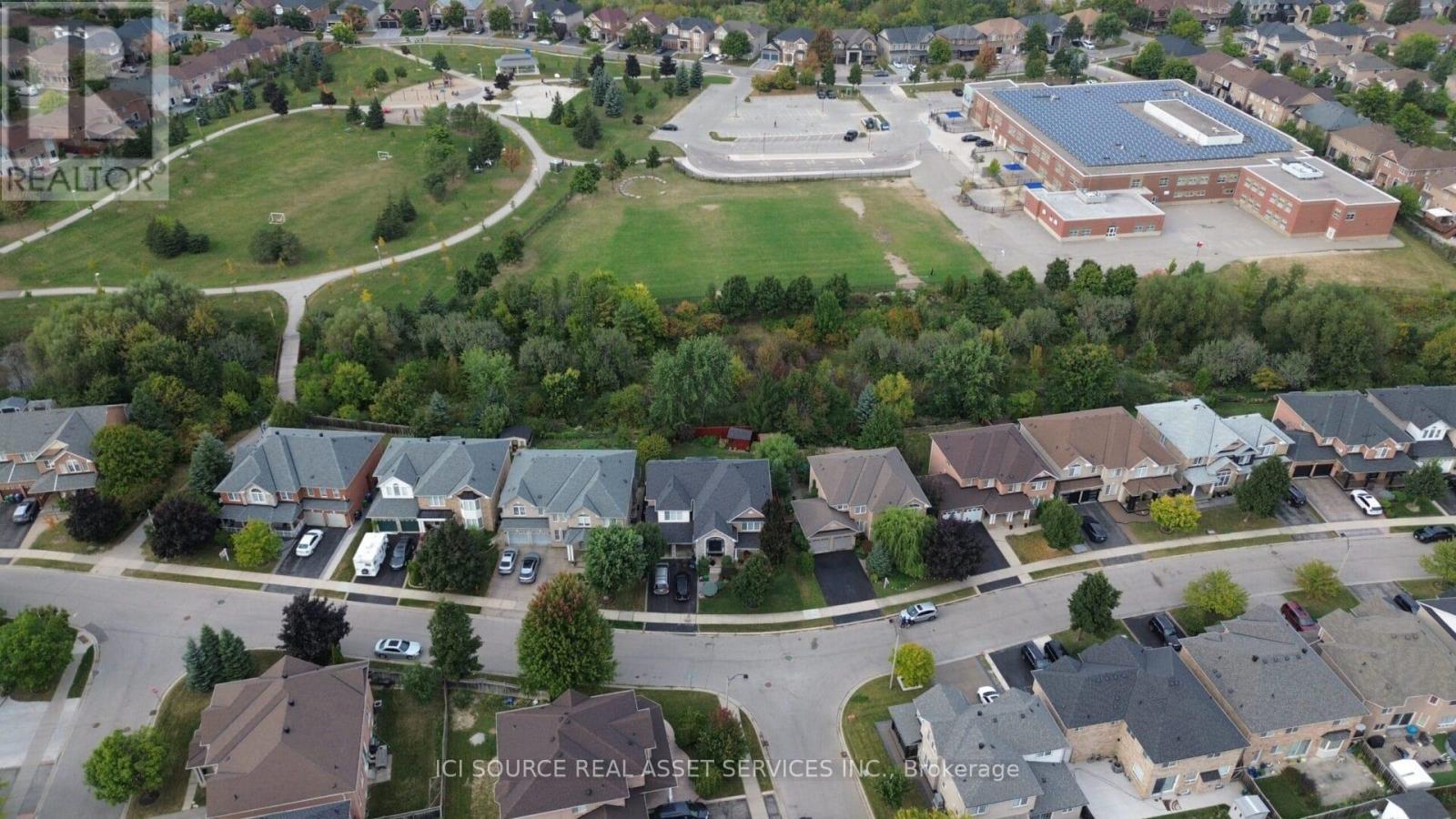 40 Maldives Crescent, Brampton (Vales Of Castlemore), Ontario  L6P 1L3 - Photo 16 - W12917790