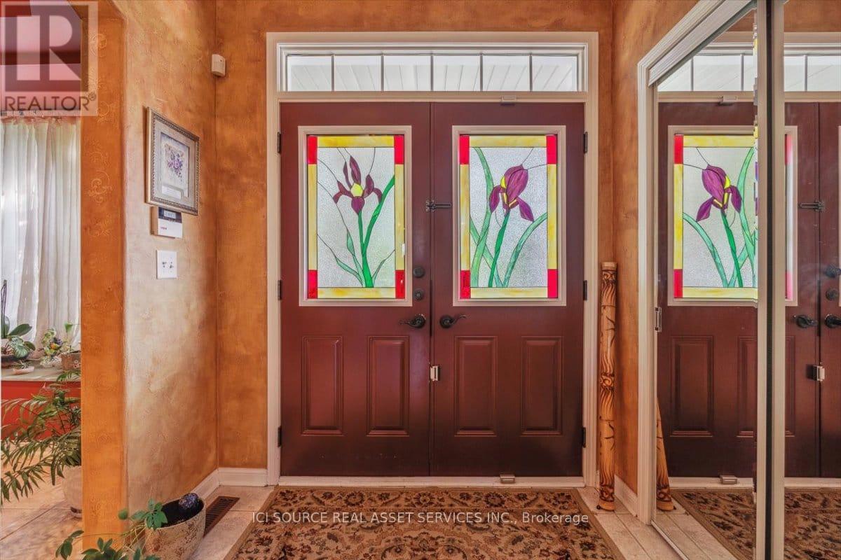 40 Maldives Crescent, Brampton (Vales Of Castlemore), Ontario  L6P 1L3 - Photo 2 - W12917790