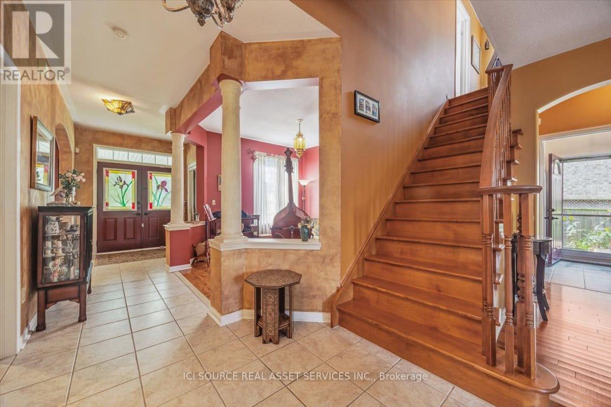 40 Maldives Crescent, Brampton (Vales Of Castlemore), Ontario  L6P 1L3 - Photo 5 - W12917790