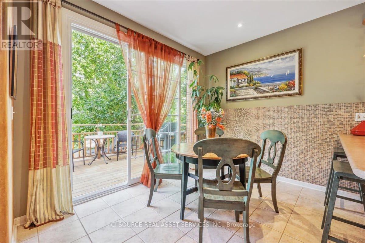 40 Maldives Crescent, Brampton (Vales Of Castlemore), Ontario  L6P 1L3 - Photo 7 - W12917790