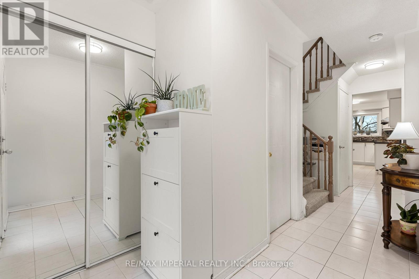 37b - 5305 Glen Erin Drive, Mississauga, Ontario  L5M 5N7 - Photo 2 - W12917834