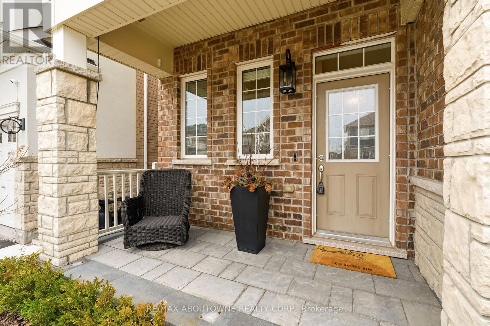 130 Stillwater Crescent, Hamilton, Ontario  L0R 2H1 - Photo 2 - X12917804