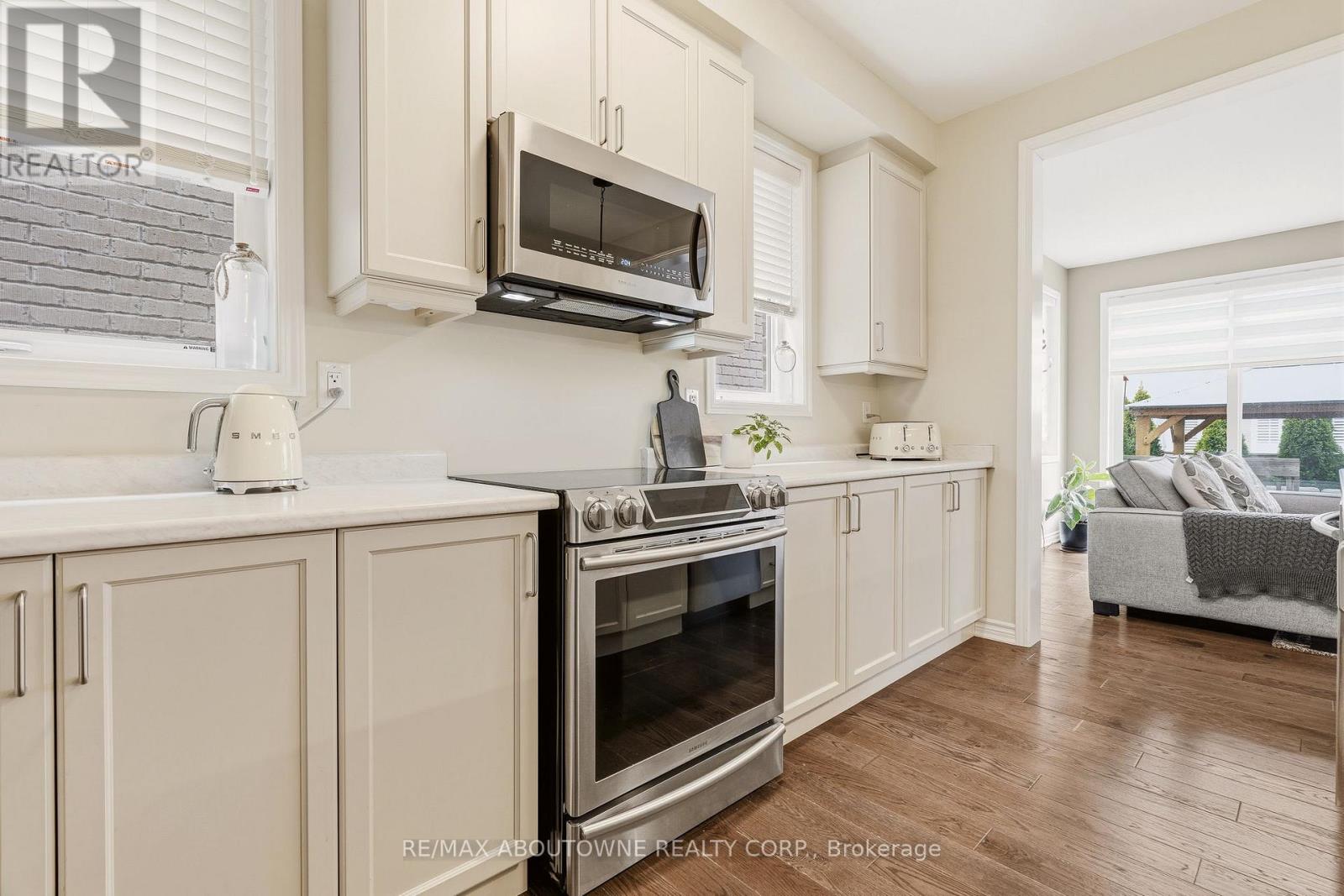 130 Stillwater Crescent, Hamilton, Ontario  L0R 2H1 - Photo 8 - X12917804