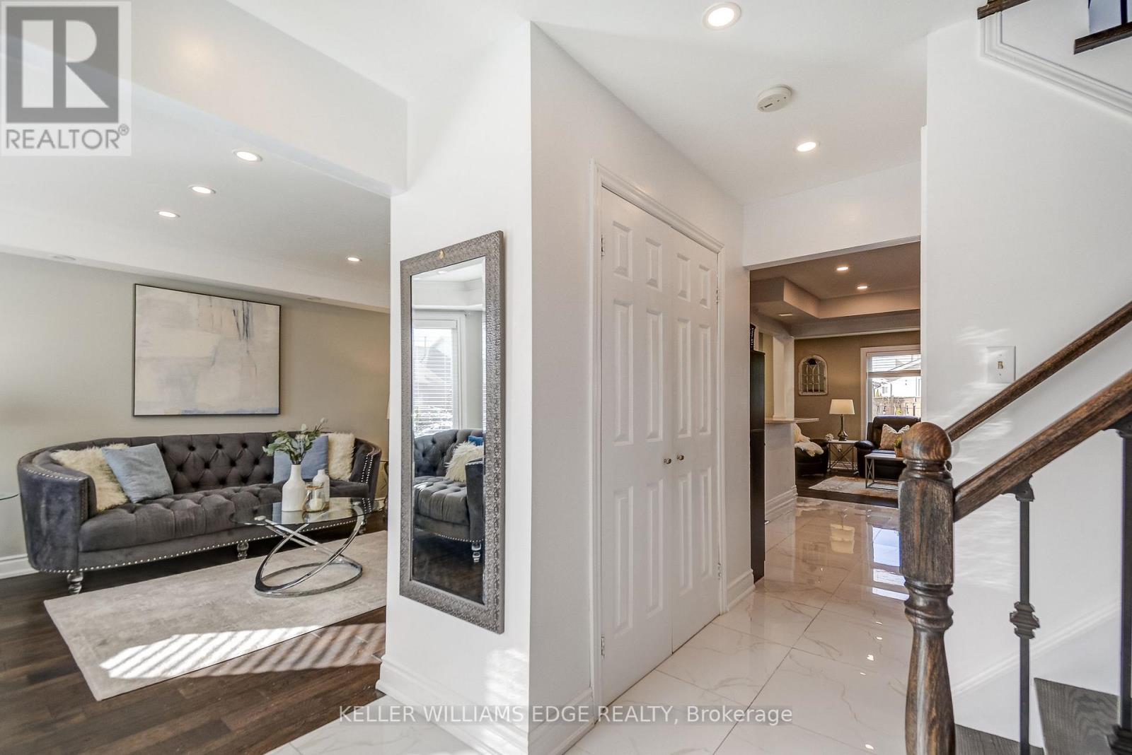 18 Desantis Court, Hamilton, Ontario  L8W 3A9 - Photo 4 - X12917836