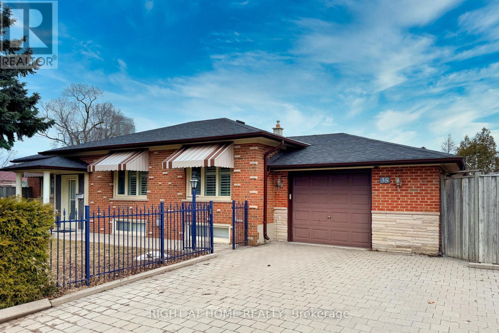 35 HATHWAY DRIVE, Toronto, Ontario