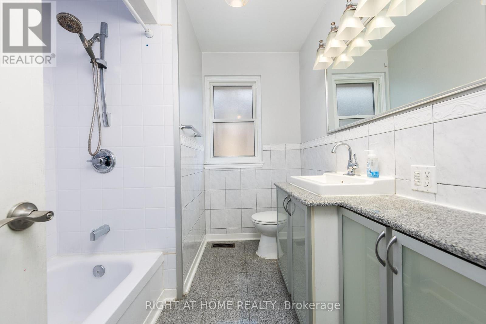 35 Hathway Drive, Toronto, Ontario  M1P 4L6 - Photo 6 - E12859426