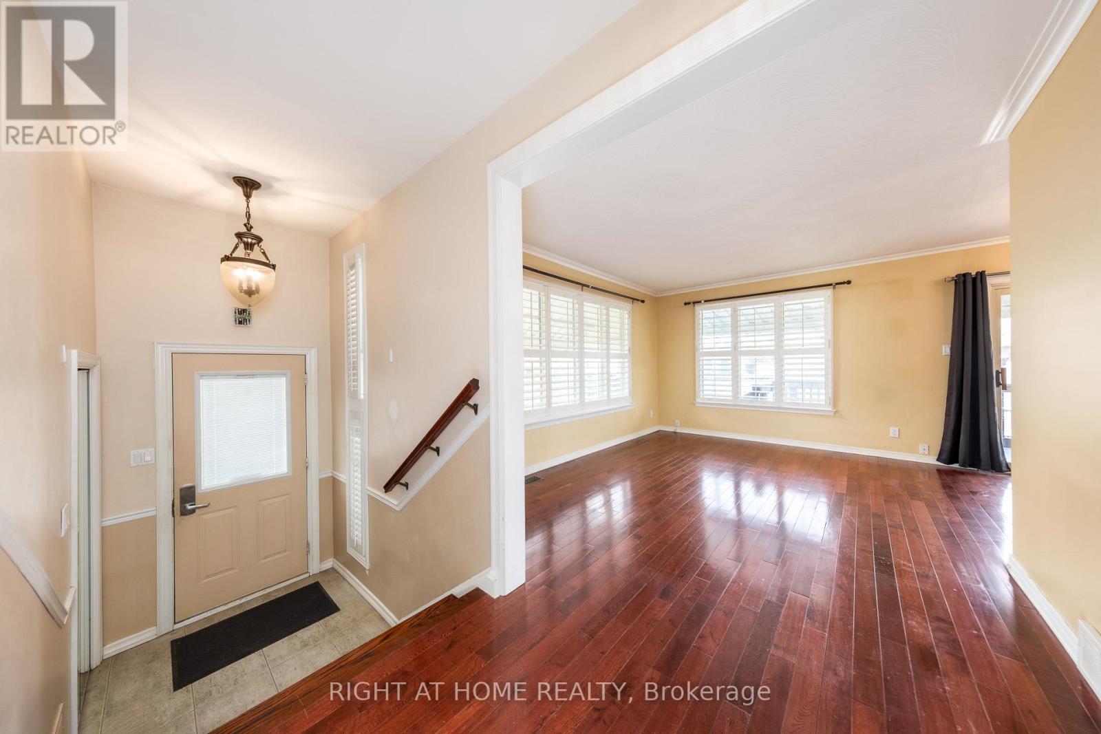 35 Hathway Drive, Toronto, Ontario  M1P 4L6 - Photo 2 - E12859426