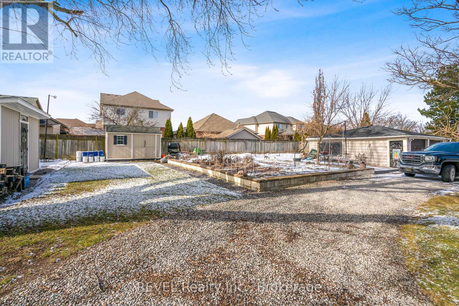 18 Valley Road, St. Catharines, Ontario  L2S 1Y6 - Photo 3 - X12906004