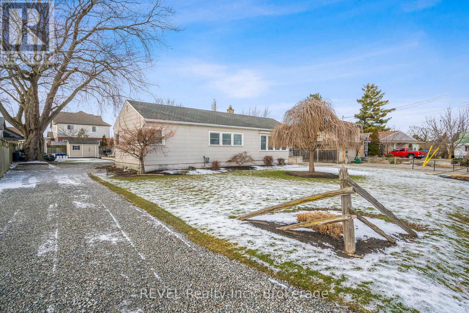 18 Valley Road, St. Catharines, Ontario  L2S 1Y6 - Photo 7 - X12906004