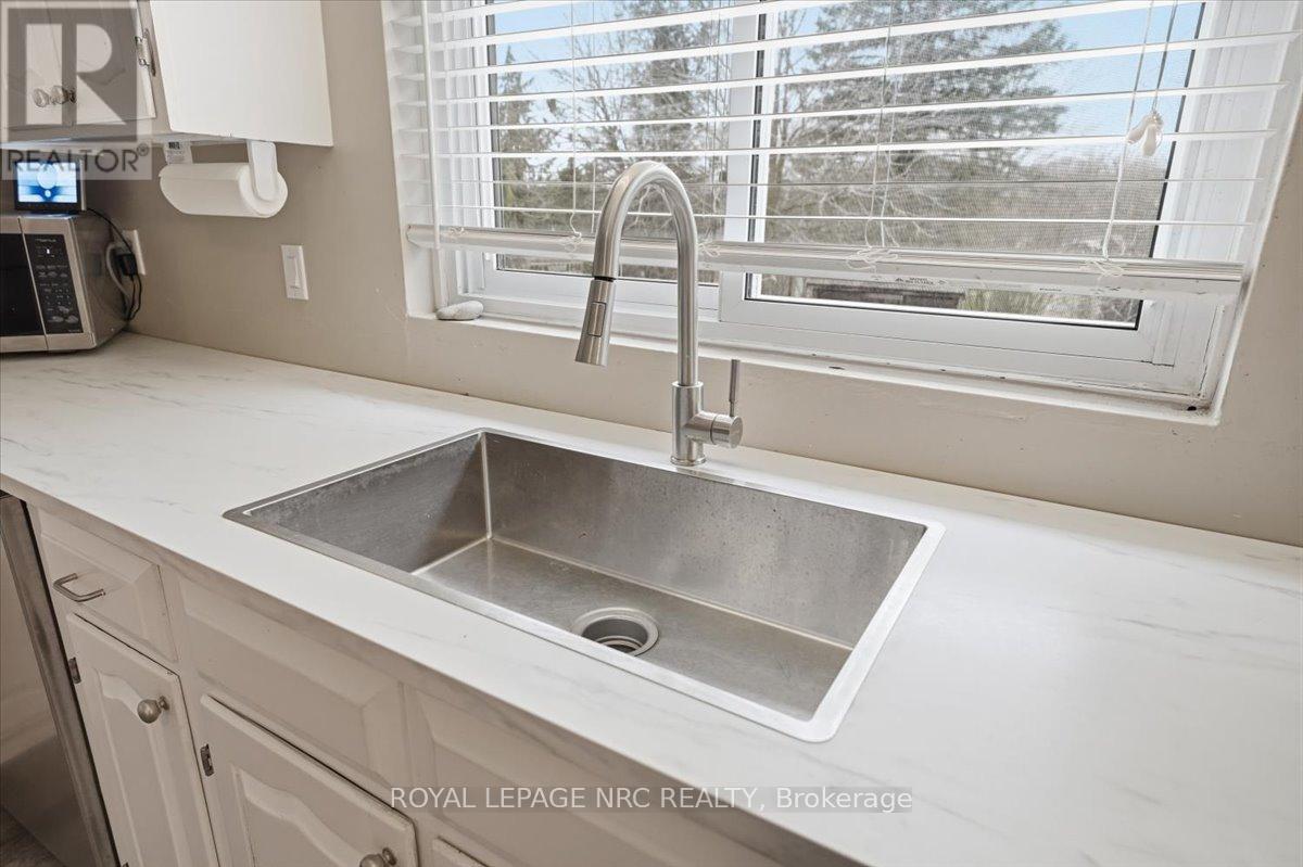 14 Valiant Street W, Pelham, Ontario  L0S 1E0 - Photo 12 - X12917886