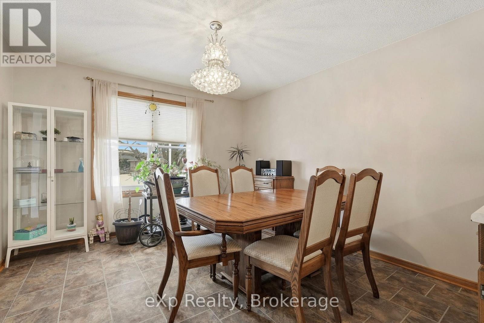 407 Durham Street E, Wellington North, Ontario  N0G 2L2 - Photo 12 - X12917880