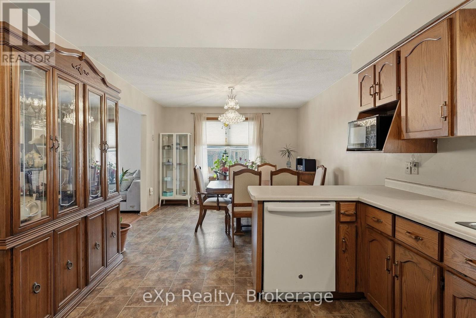 407 Durham Street E, Wellington North, Ontario  N0G 2L2 - Photo 13 - X12917880