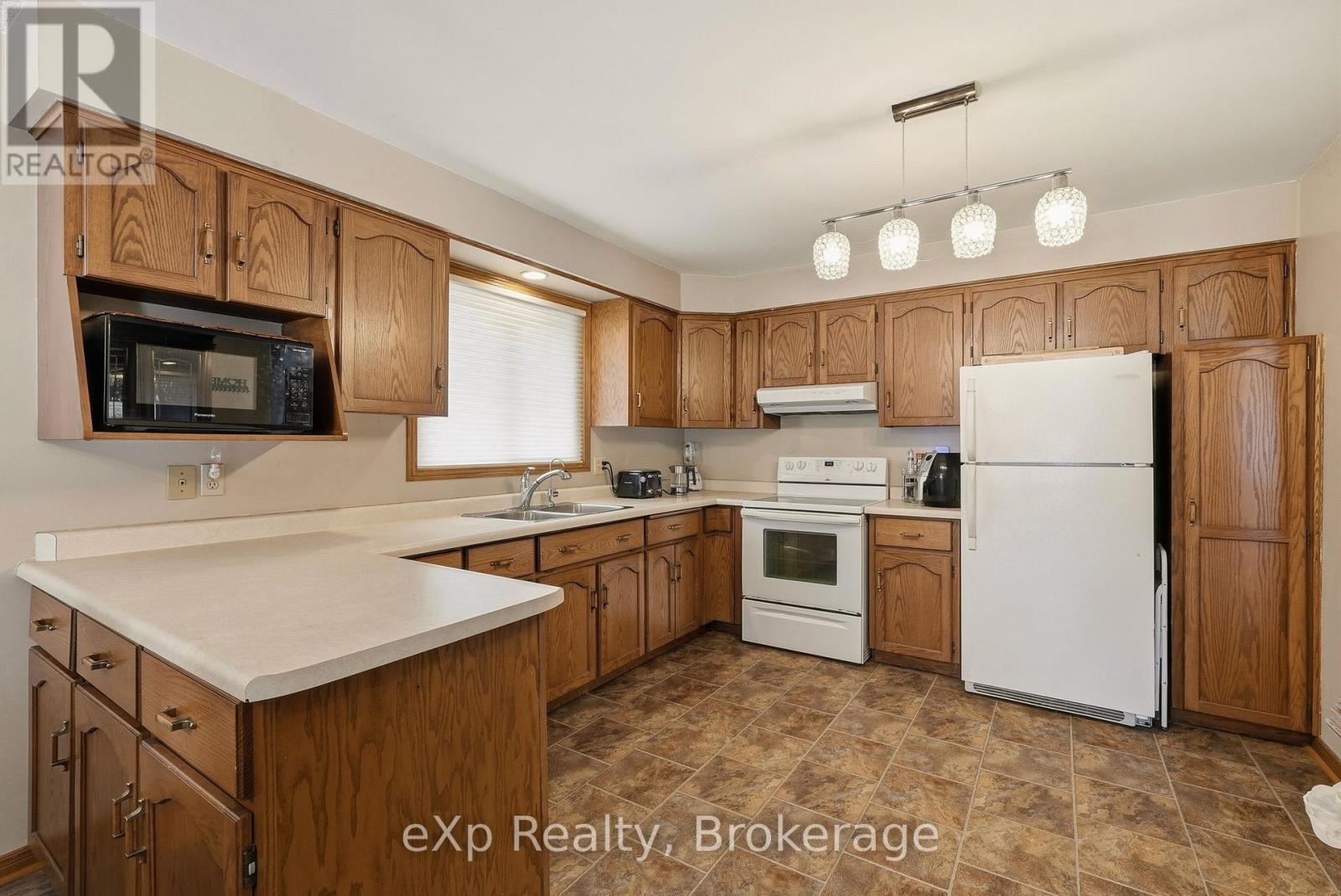 407 Durham Street E, Wellington North, Ontario  N0G 2L2 - Photo 14 - X12917880