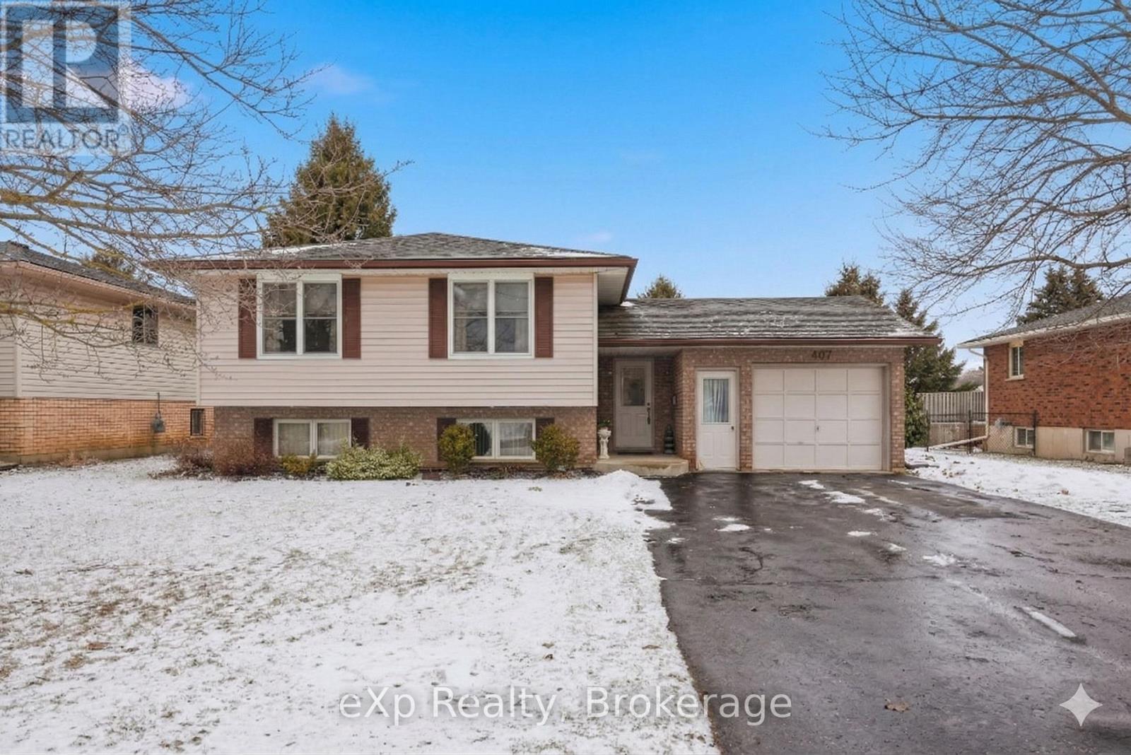 407 Durham Street E, Wellington North, Ontario  N0G 2L2 - Photo 2 - X12917880