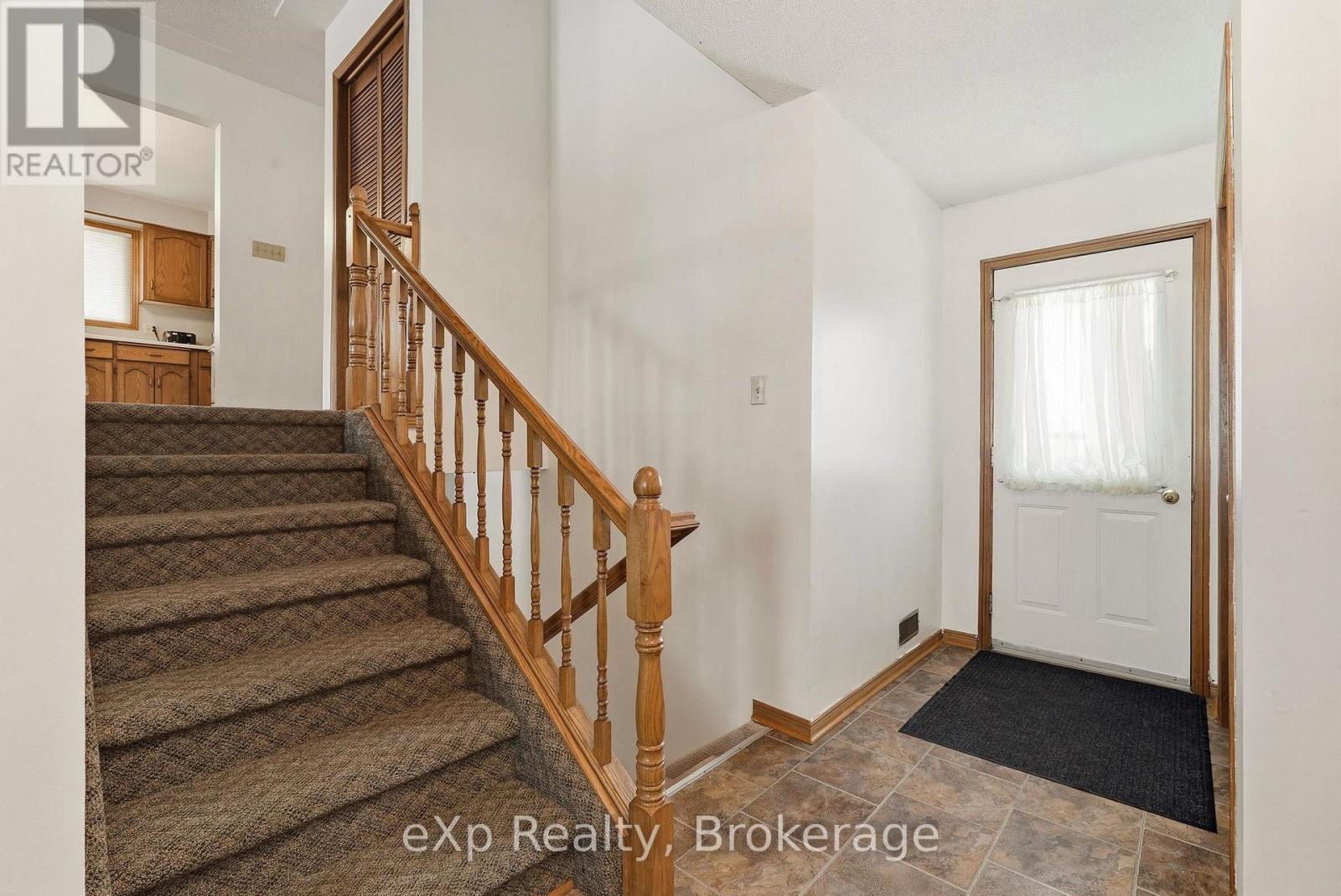 407 Durham Street E, Wellington North, Ontario  N0G 2L2 - Photo 7 - X12917880
