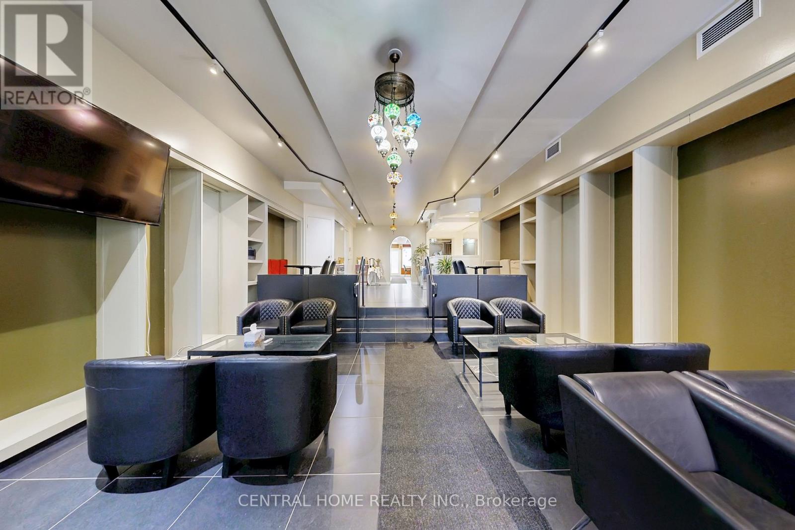 15231 Yonge Street, Aurora (Aurora Village), Ontario  L4G 1L8 - Photo 13 - N12917860