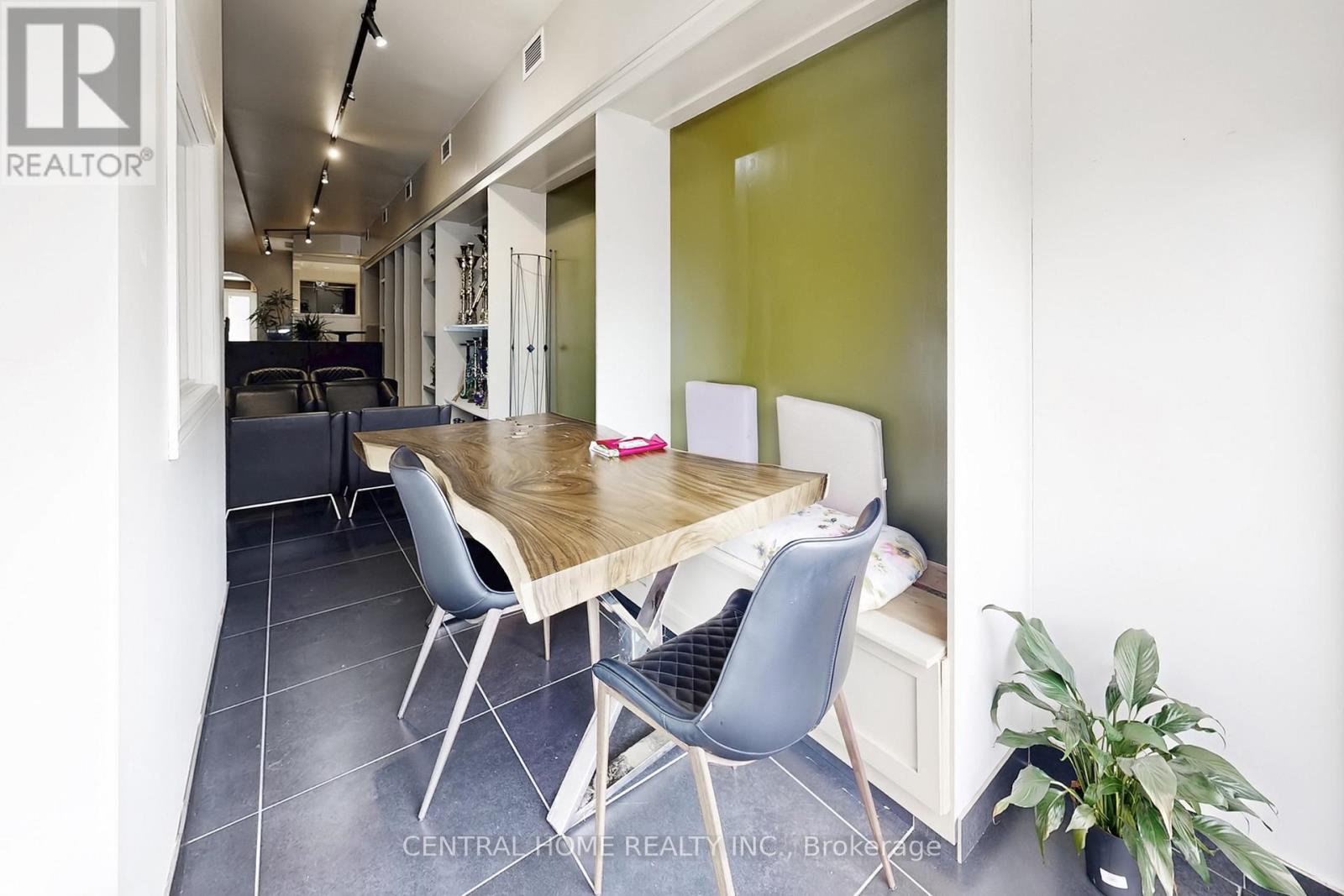 15231 Yonge Street, Aurora (Aurora Village), Ontario  L4G 1L8 - Photo 23 - N12917860