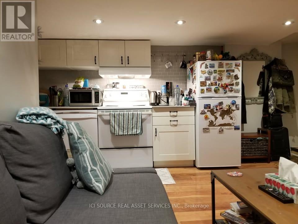 Lower - 29 Via Italia, Toronto (Corso Italia-Davenport), Ontario  M6H 3R4 - Photo 4 - W12917862