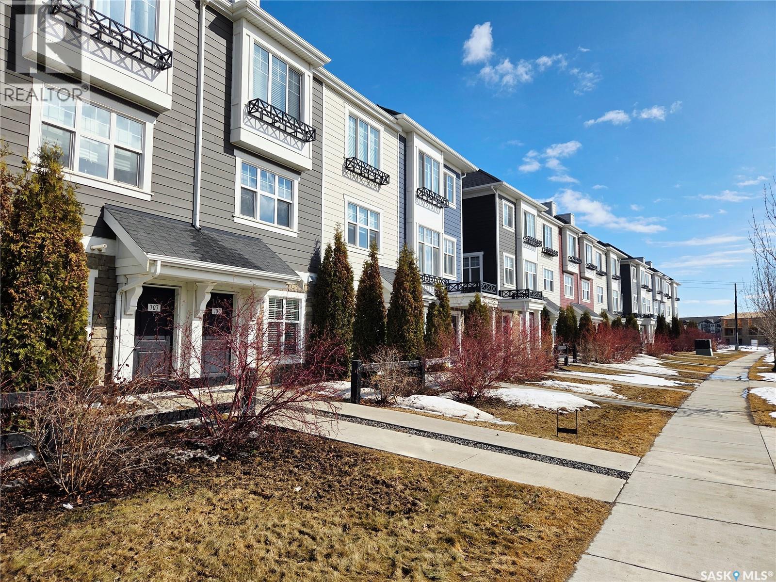 709 Meadows BOULEVARD, Saskatoon, Saskatchewan