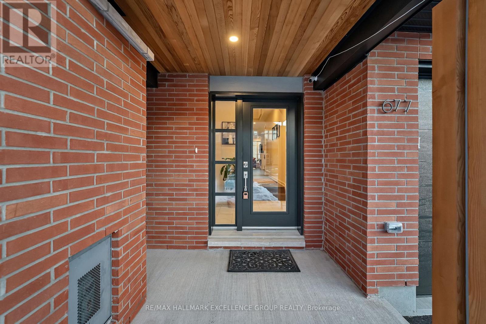 677 Honeydew Street, Ottawa, Ontario  K1X 0K5 - Photo 3 - X12821328