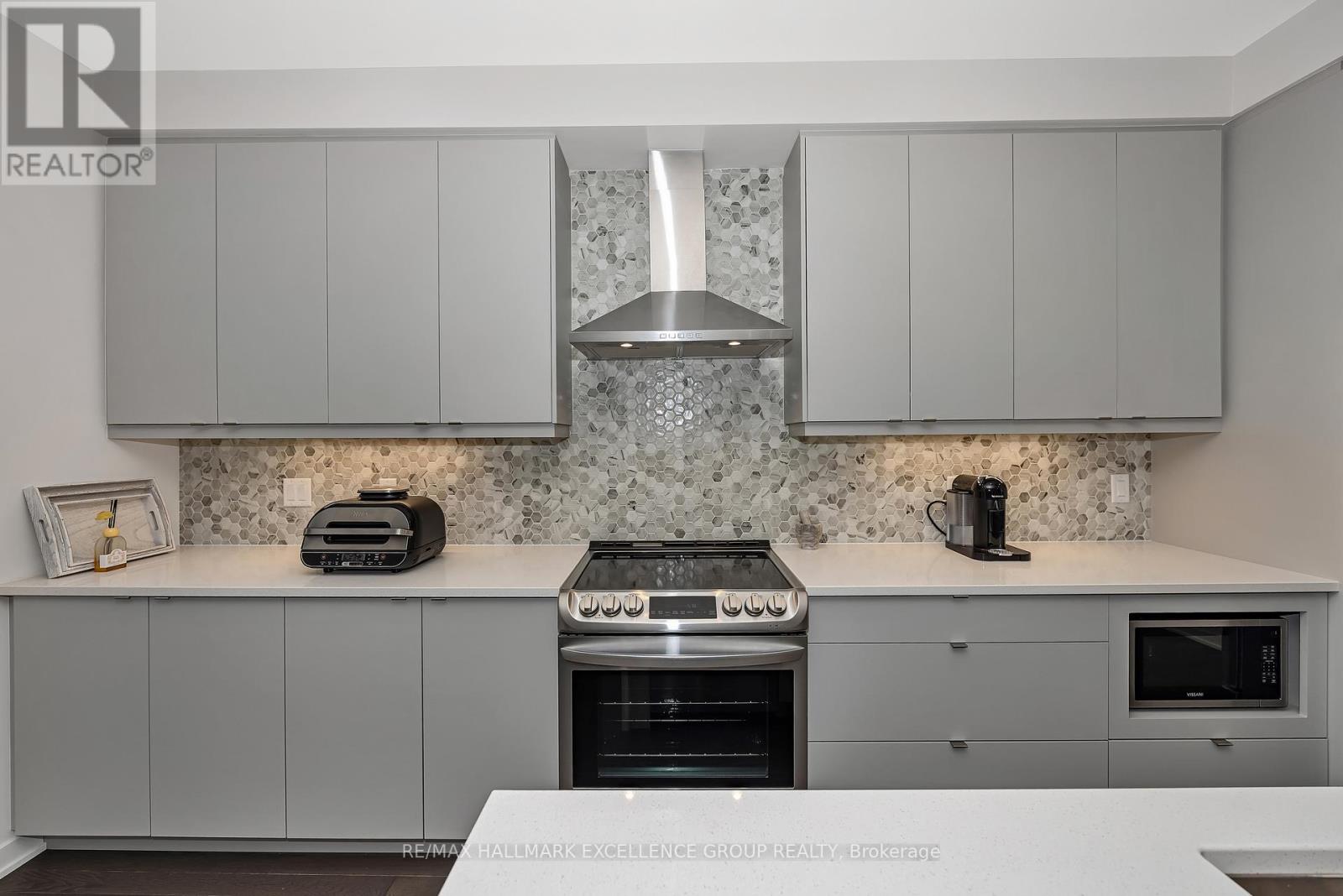 677 Honeydew Street, Ottawa, Ontario  K1X 0K5 - Photo 7 - X12821328