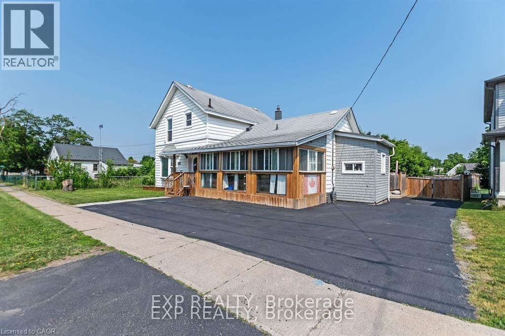 21 Lincoln Avenue, St. Catharines, Ontario  L2P 2C7 - Photo 2 - 40814452