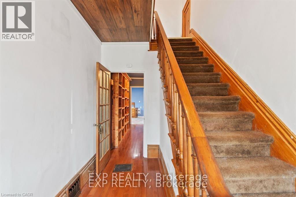 21 Lincoln Avenue, St. Catharines, Ontario  L2P 2C7 - Photo 4 - 40814452