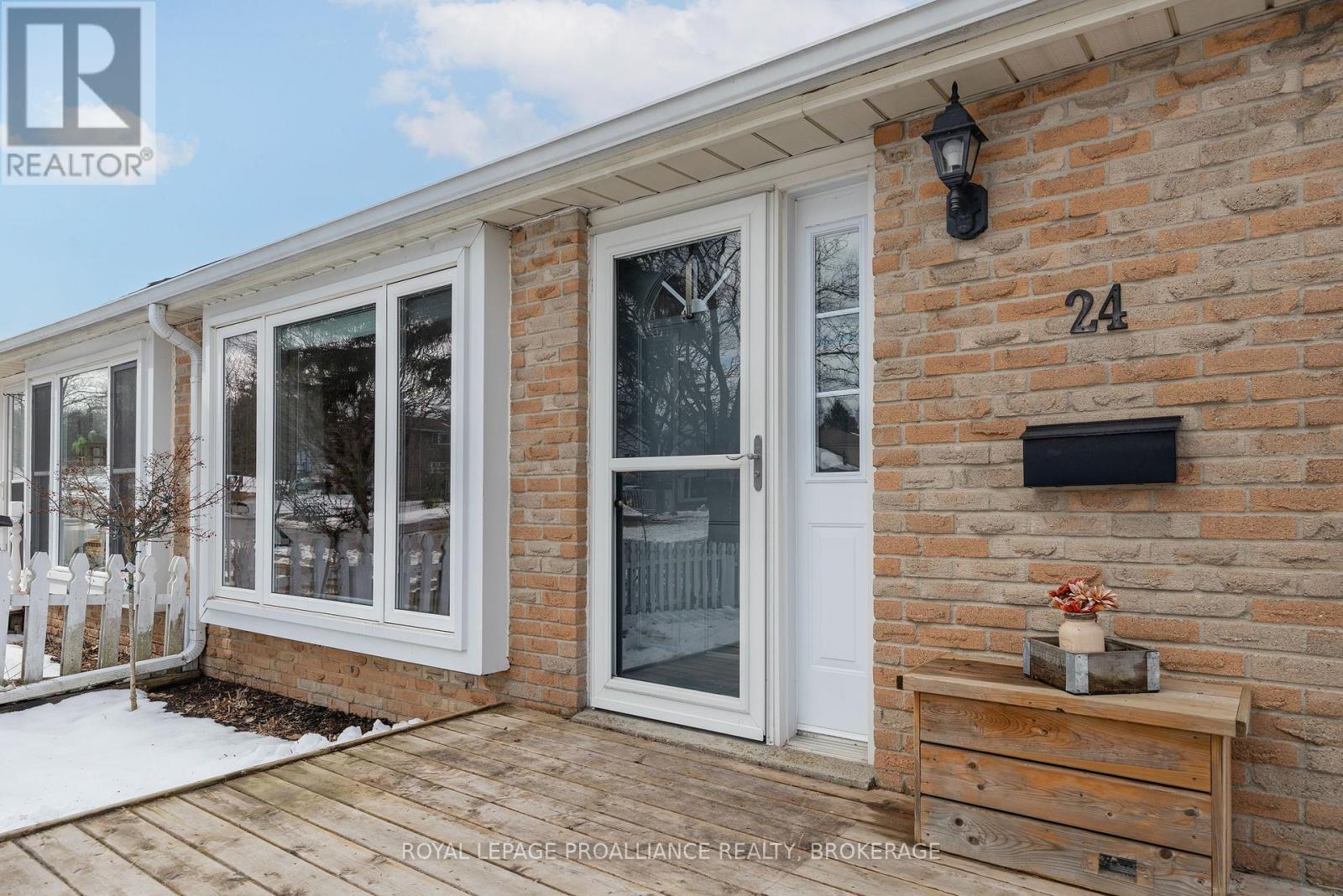 24 Glenarden Place, Kingston, Ontario  K7M 7A9 - Photo 2 - X12917966