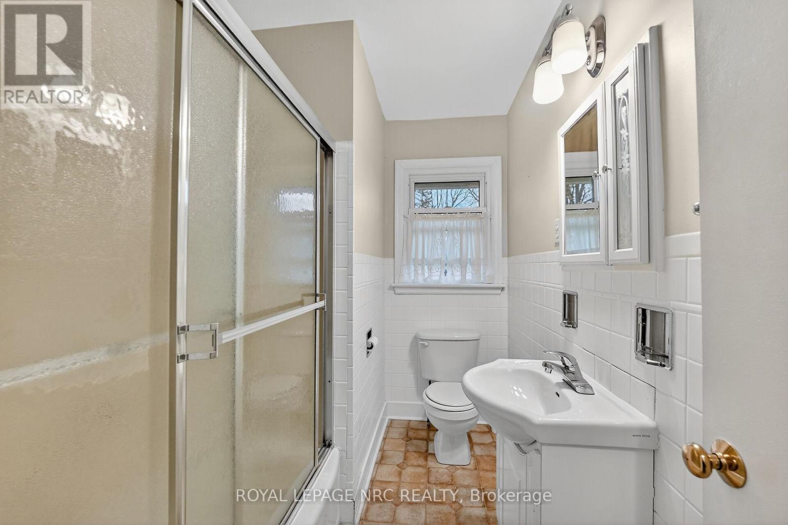 25 Elm Ridge Drive, St. Catharines, Ontario  L2T 2A7 - Photo 14 - X12566906