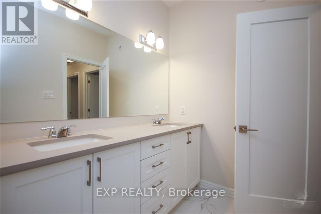 808 Mikinak Road, Ottawa, Ontario  K1K 5A5 - Photo 12 - X12917922