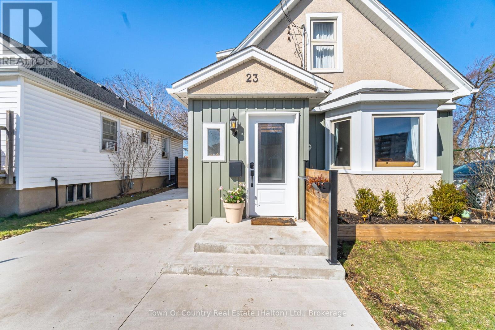 23 Prince Street, St. Catharines, Ontario  L2R 3X6 - Photo 1 - X12917944